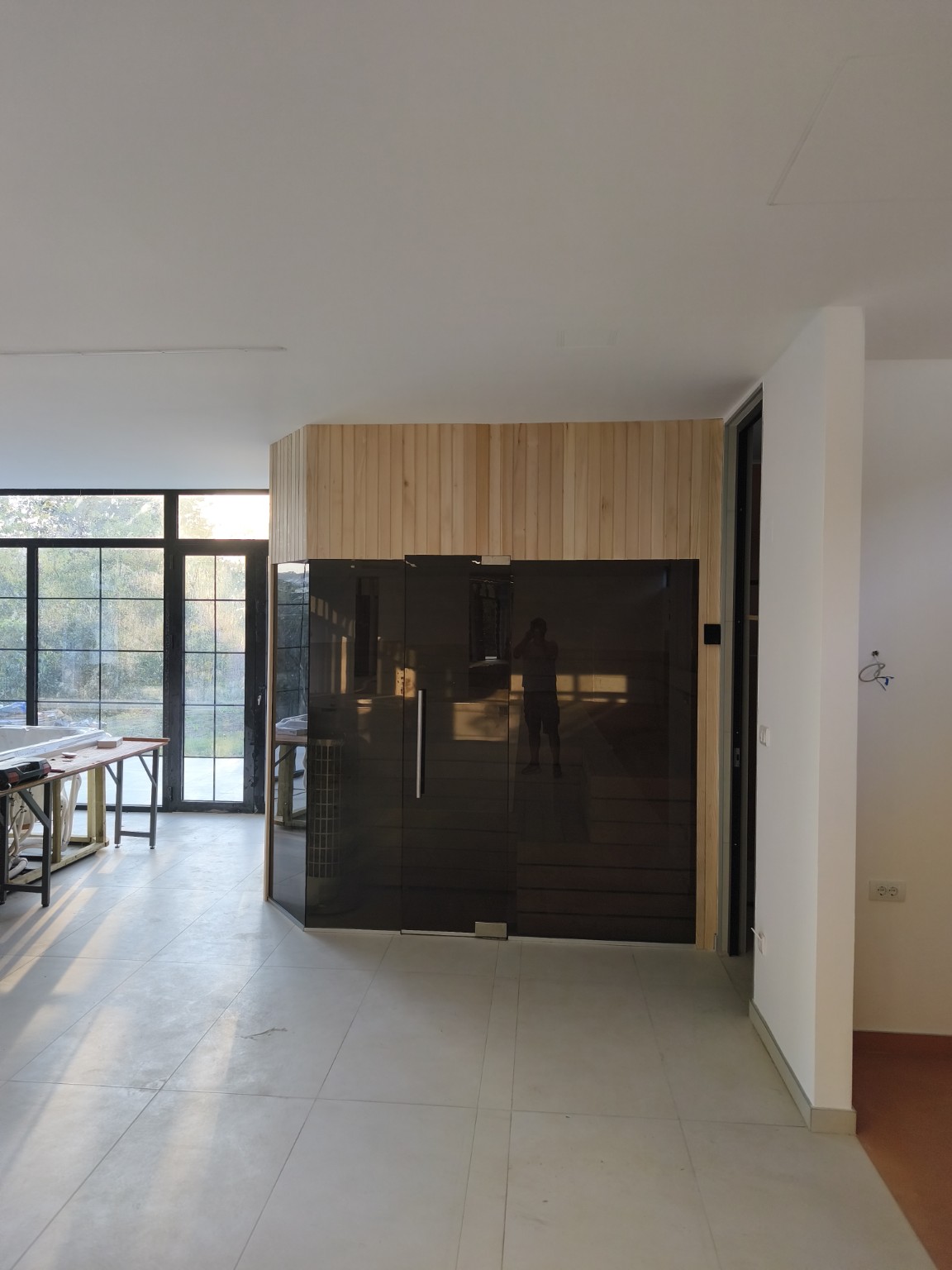Svetla sauna sa zatamnjenim staklom