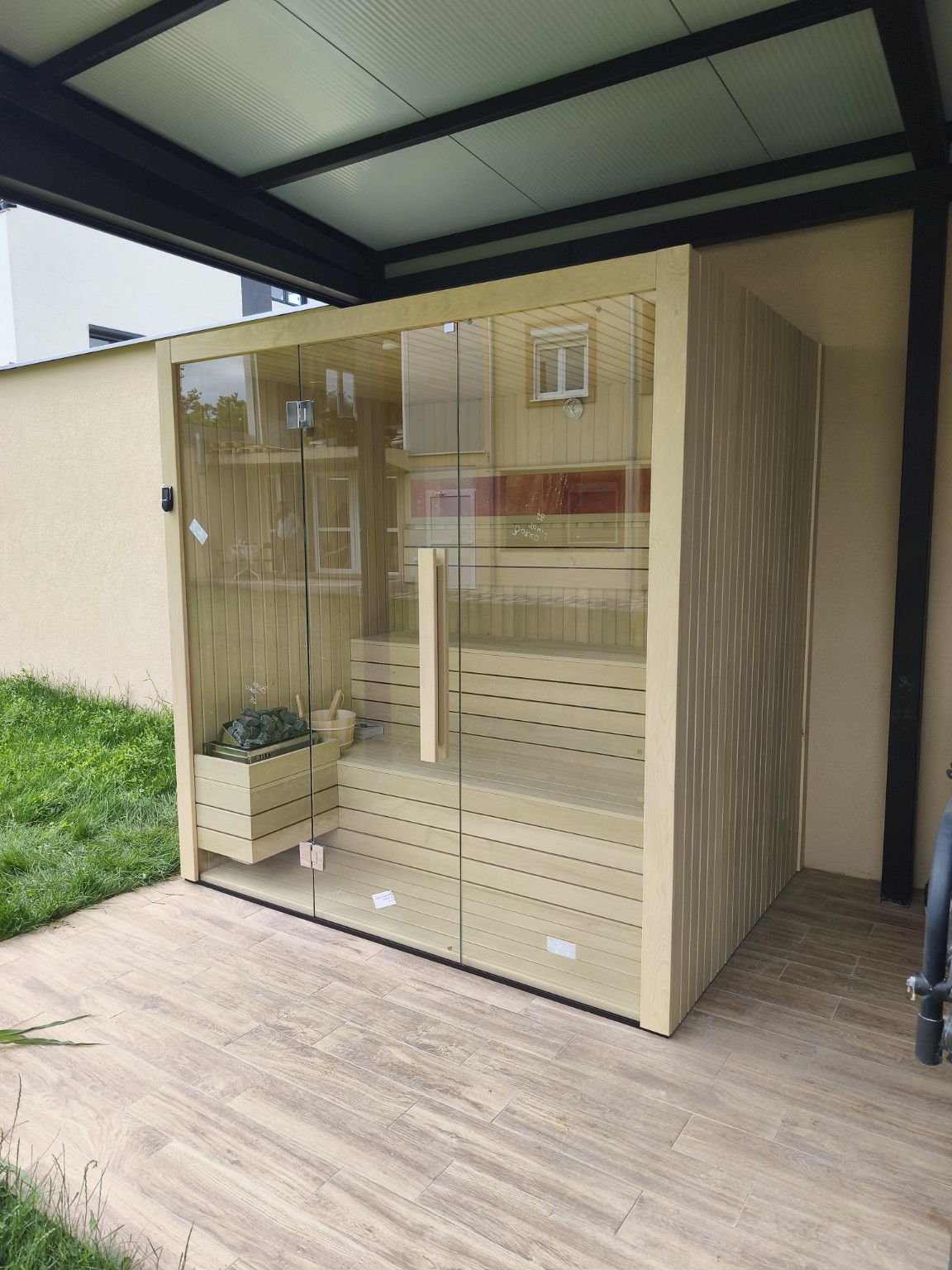 Svetla spoljna sauna